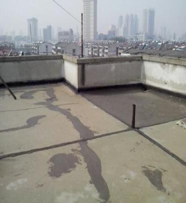 番禺漏水维修 楼顶漏水是什么原因，楼顶漏水维修方法是什么?